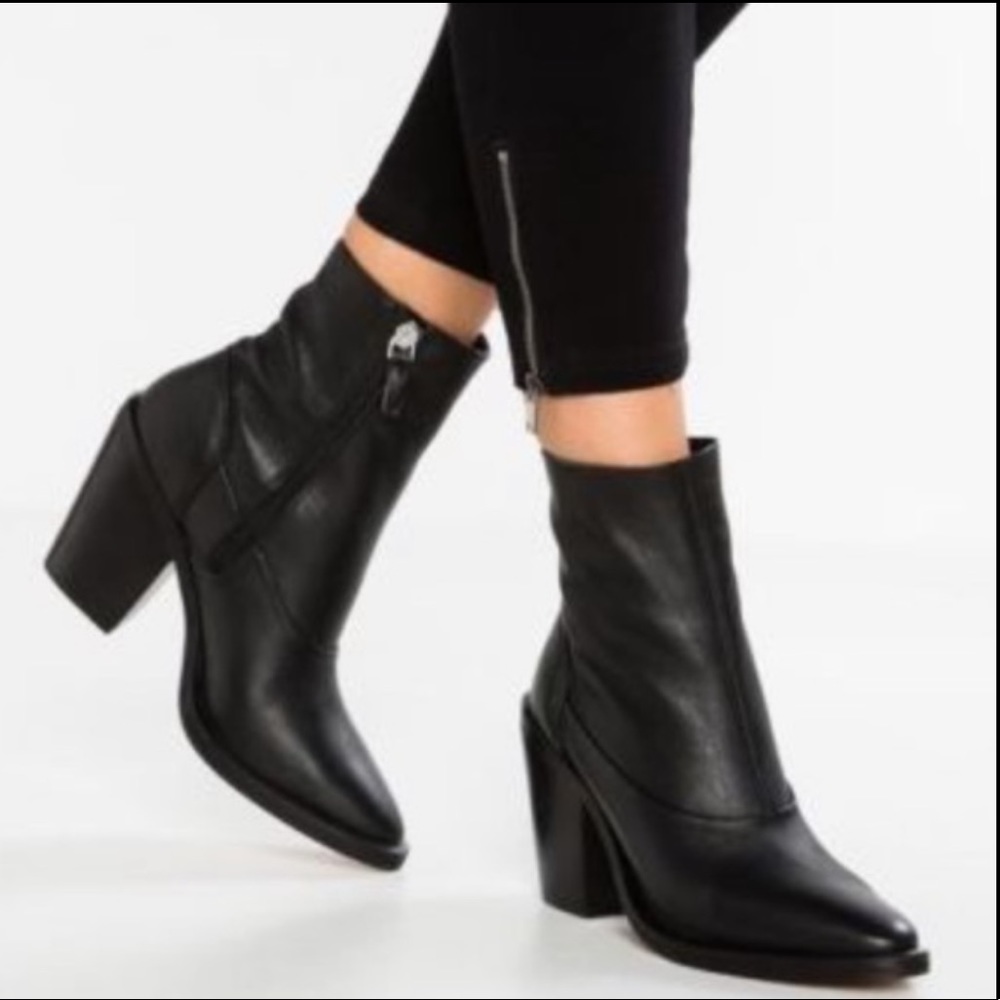 TOPSHOP Leather May 2 Ankle Booties